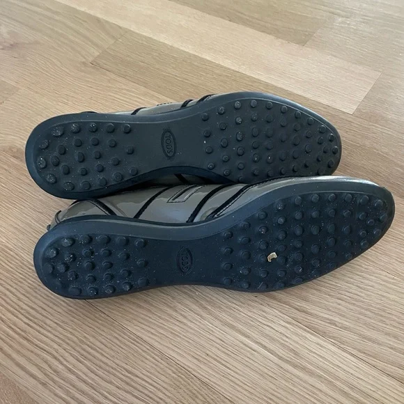 Tod’s gray and black patent sneaker - Picture 7 of 8